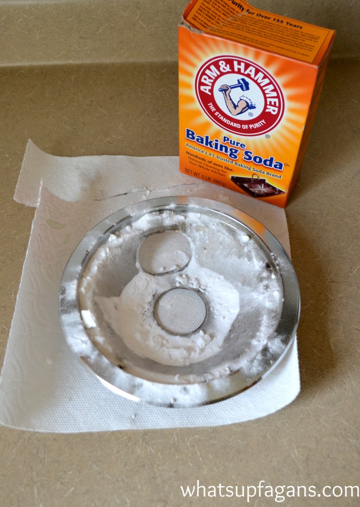Clean burner pan with baking soda and vinegar