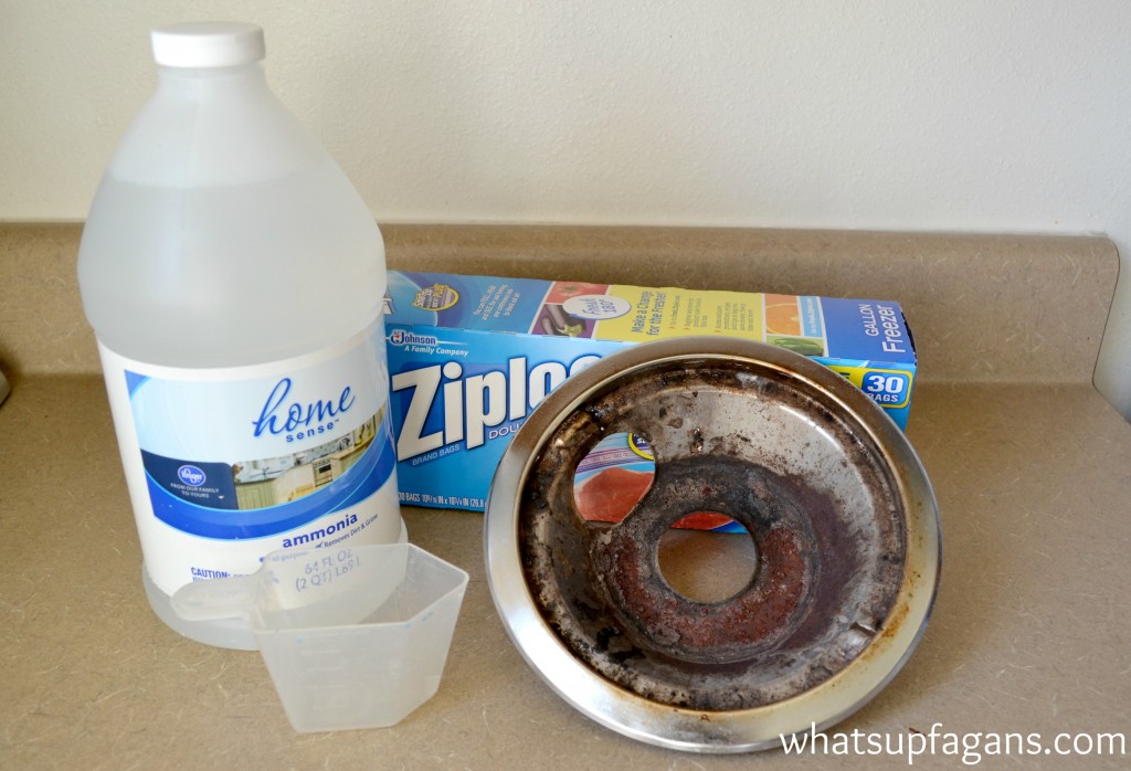 Use ammonia and Ziploc bags to clean stove burner drip pans. | whatsupfagans.com