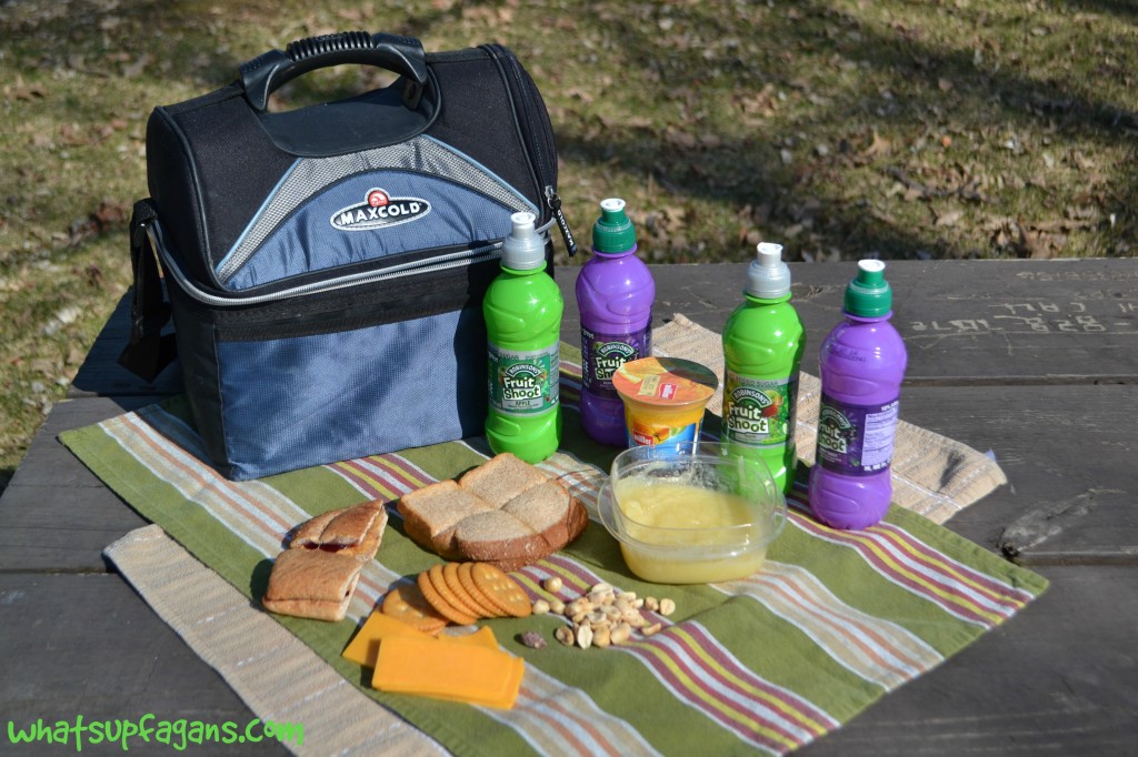Packing a lunch can help extend outdoor play for young kids! #fuelyourimagination #FruitShoot #sp | whatsupfagans.com
