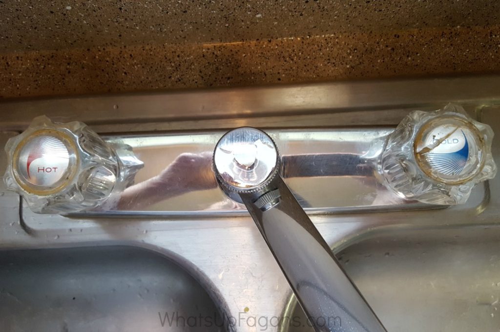 cleaning-sink-handles