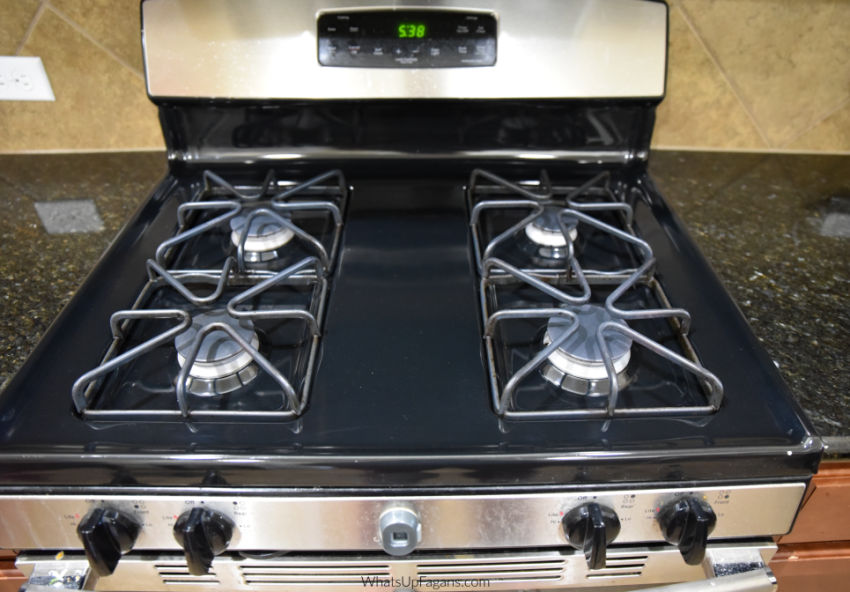 How to Efficiently Clean Gas Stove Tops, Burners, and Grates